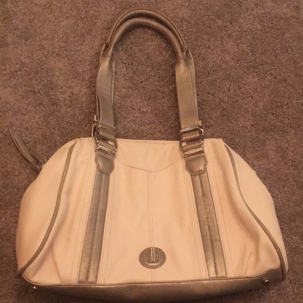 Jennifer Lopez Over the shoulder purse